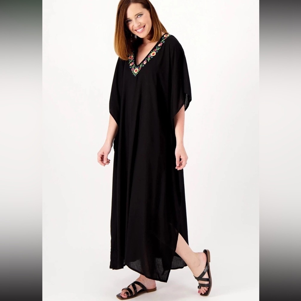 America & Beyond Black Kaftan with Floral Embroidery size XL/1X